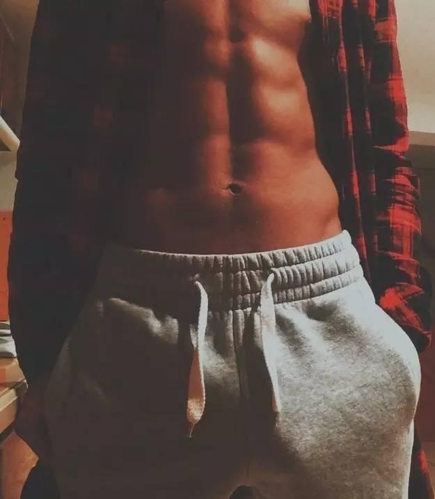 男生丁丁照片,青春洋溢的校园少年